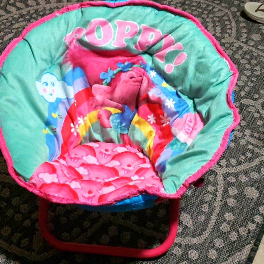 Dreamworks Trolls toddler saucer chair